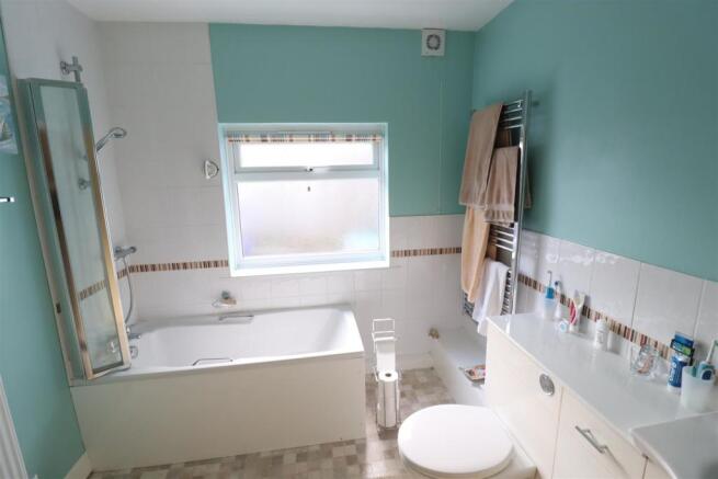 8273 Bathroom.JPG