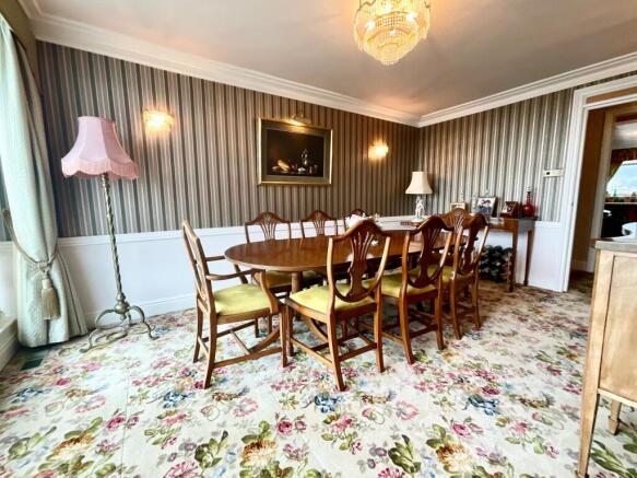 4 bed Apartment for sale Image 8