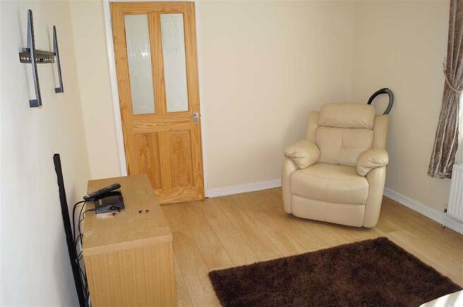 FRONT SITTING ROOM