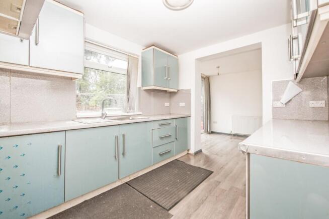 5 bed Bungalow for sale Image 6