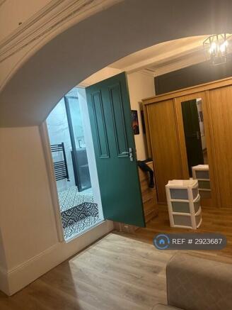 1 bed House Share to rent Image 9