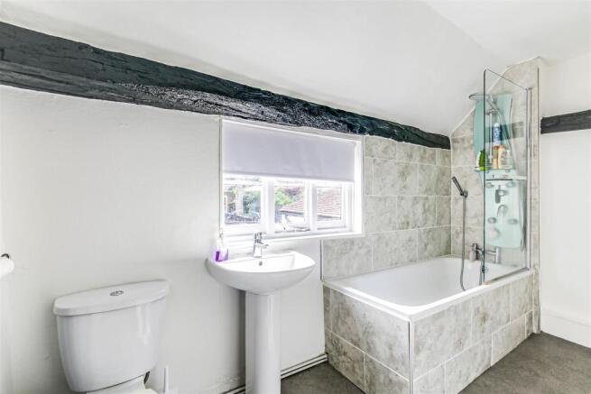 8. Bathroom.jpg