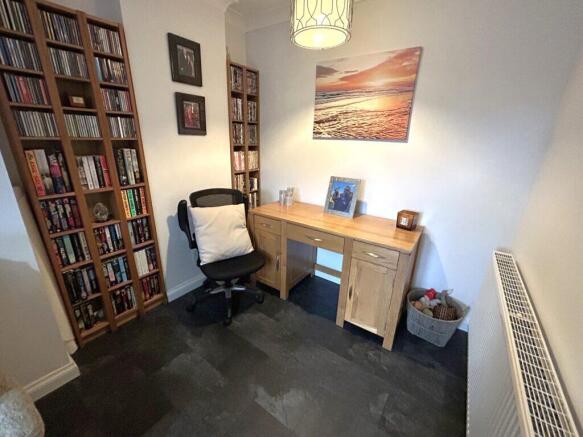 3 bed Semi-Detached for sale Image 10