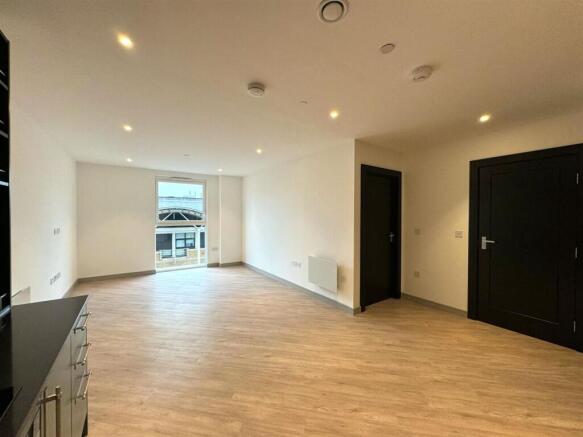 Living room pic 1.jpg