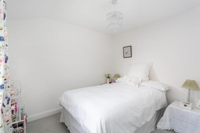 4 bed House for sale Image 11