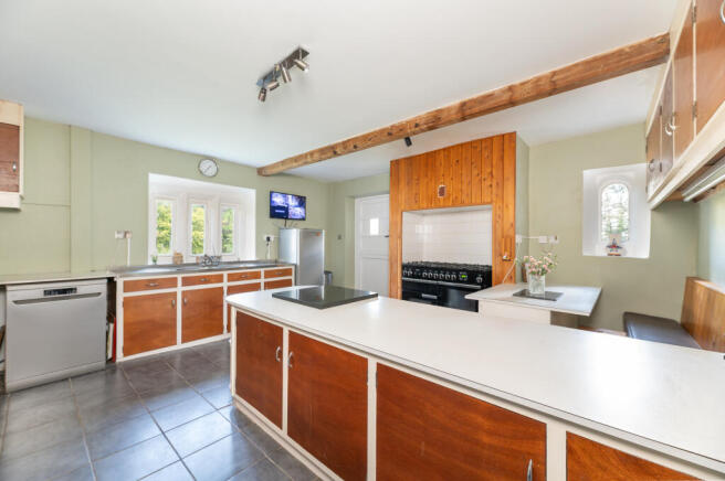 9 bed Detached for sale Image 8