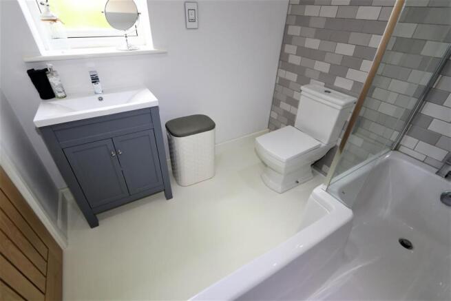FAMILY BATHROOM