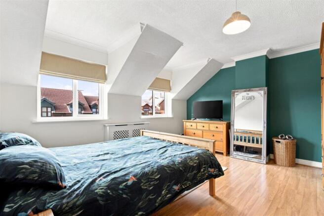 4 bed Detached for sale Image 12