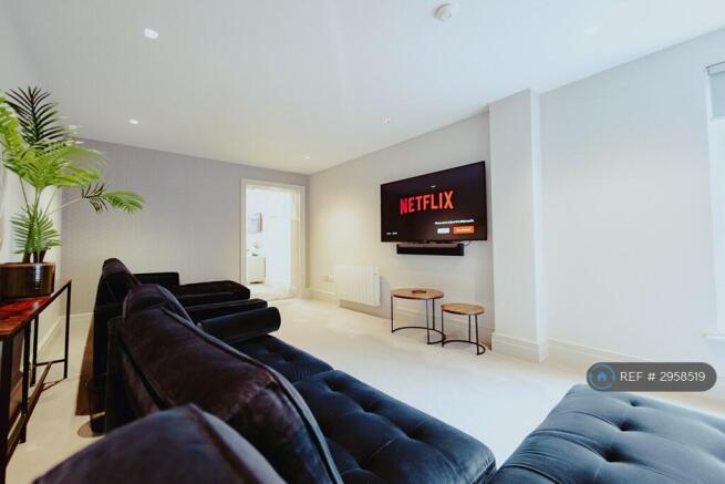 2 bed Flat to rent Image 10