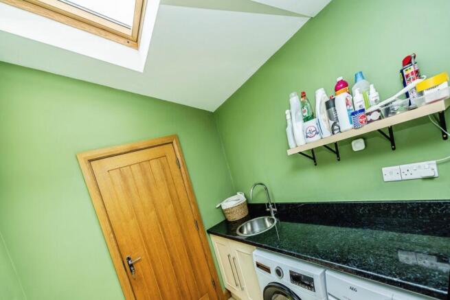 3 bed Semi-Detached for sale Image 11