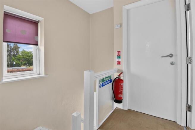 5 bed Semi-Detached for sale Image 11
