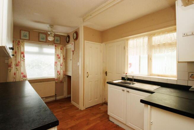 2 bed Semi-Detached Bungalow for sale Image 6