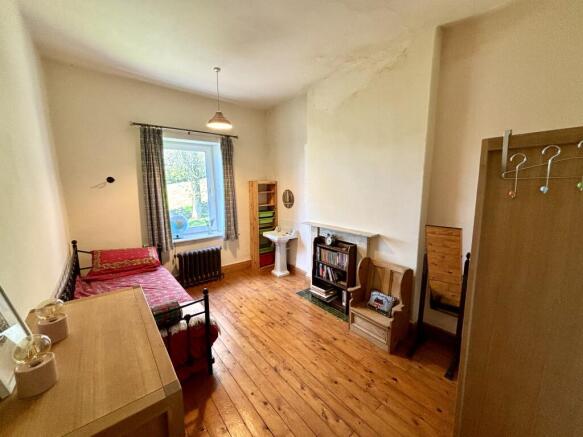 5 bed Detached for sale Image 11