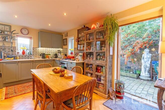 Kitchen/ Breakfast Room