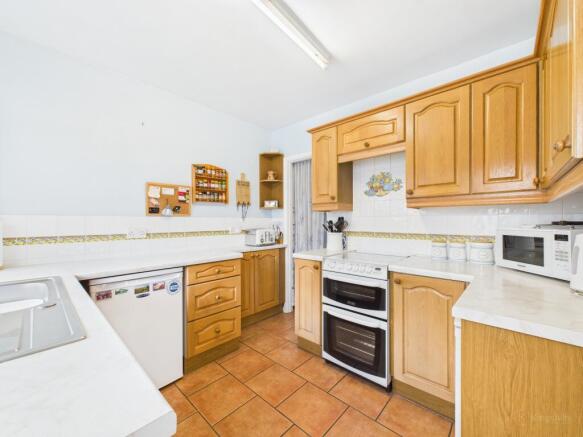 CAM02136G0-PR0496-STILL014