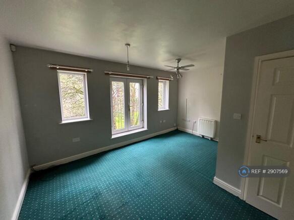 2 bed End of Terrace to rent Image 12