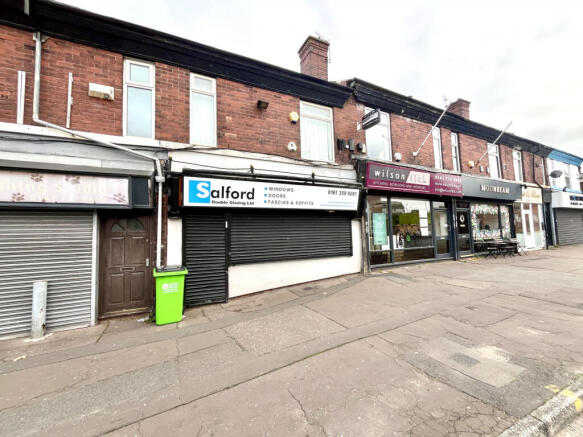 Commercial property to rent Bury Old Road, Manche