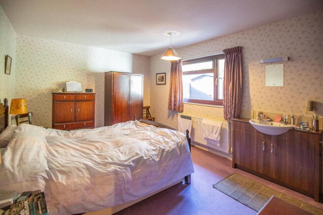 4 bed Detached Bungalow for sale Image 12