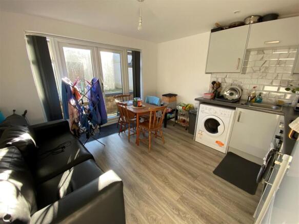 2, 206 Holton Road kitchen living room.jpg