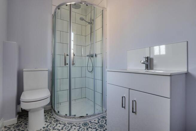 Ensuite to Bed 2