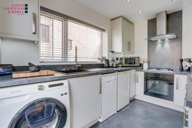 3 bed Semi-Detached for sale Image 3