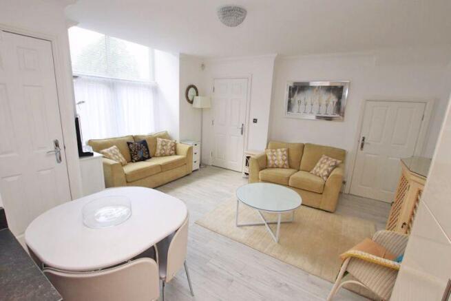 Lounge diner photo 2