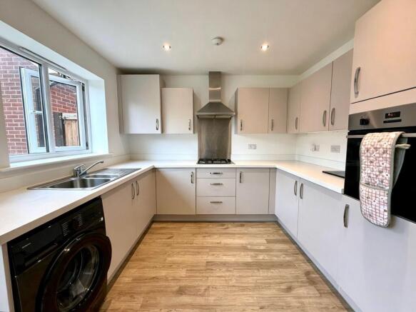 Saxon Close, Wroughton, Swindon photo 4