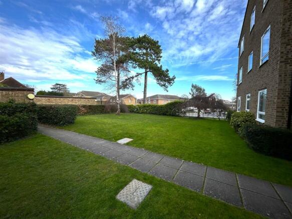 COMMUNAL GROUNDS & GARAGES