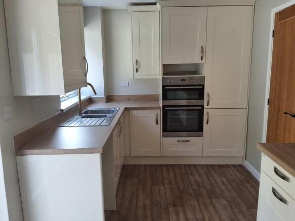 2 bed Semi-Detached to rent Image 5