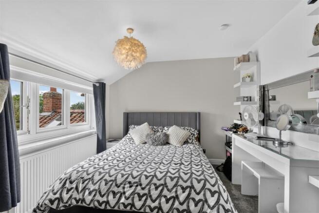 4 bed Semi-Detached for sale Image 10