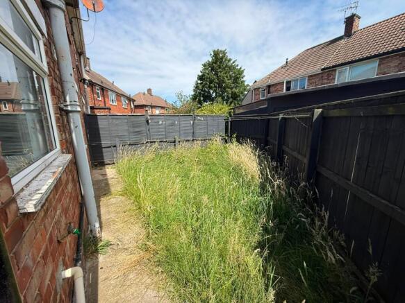 2 bed Semi-Detached to rent Image 9