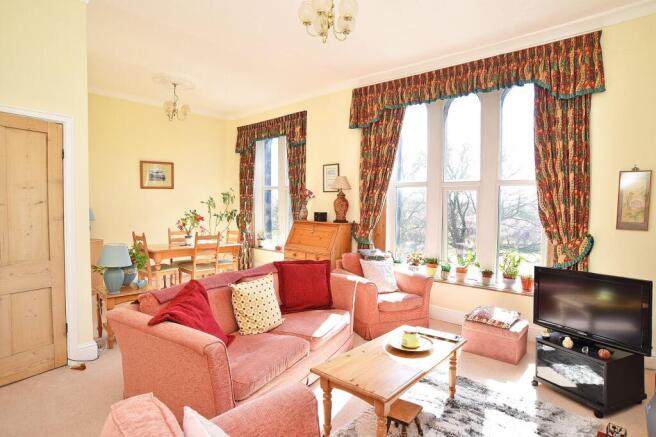 2 bed Flat for sale Image 5