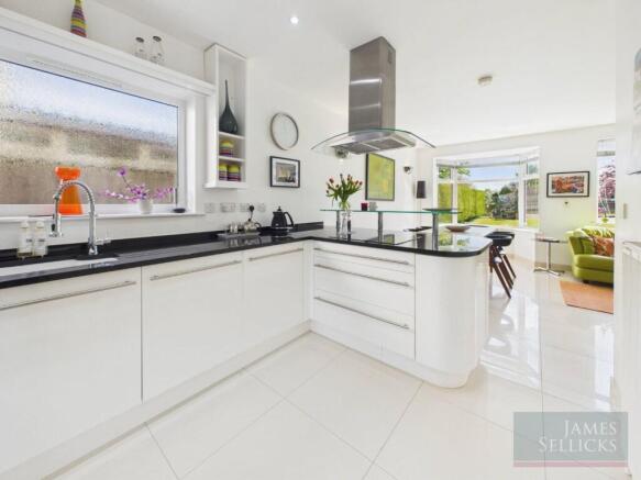 Open-Plan Kitchen, Dining & Living Space