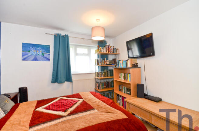 Bedroom 1 (2).JPG