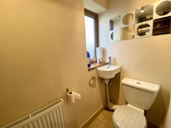 DOWNSTAIRS CLOAKROOM/WC