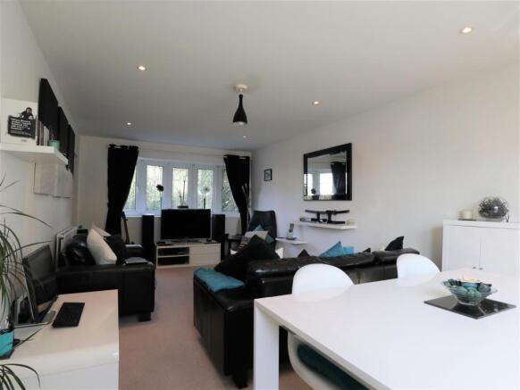 Lounge/Dining Room