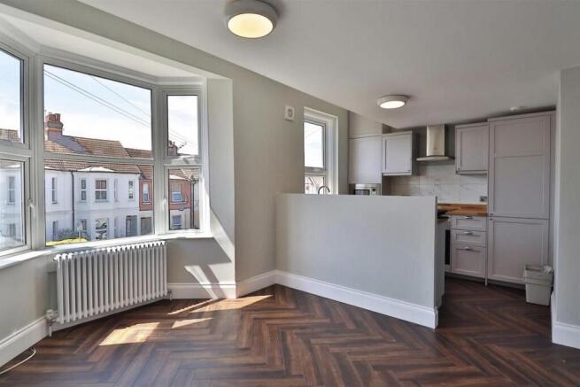 Lounge Kitchen 2.jpg