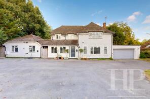 9, Thornden, Horsham RH13 8AG