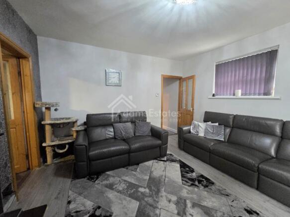 4 bed Semi-Detached to rent Image 4