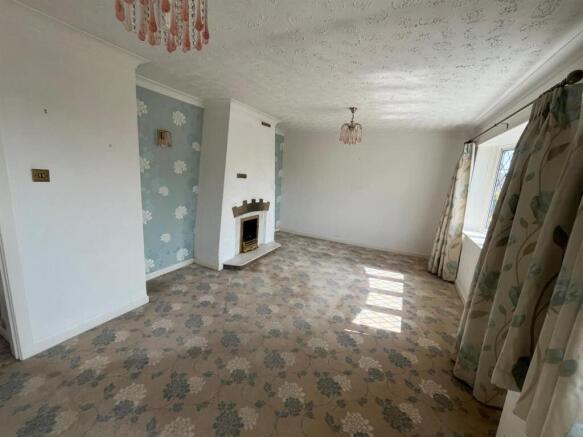 2 bed Semi-Detached Bungalow for sale Image 6