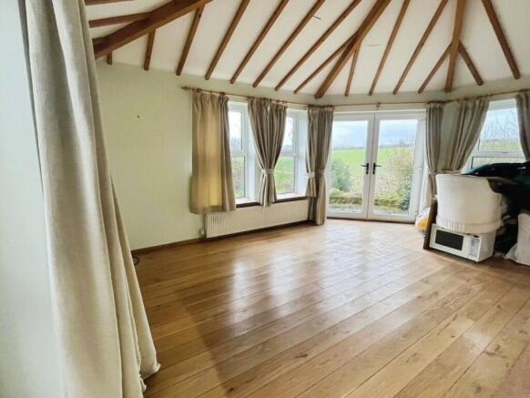 3 bed House for sale Image 4