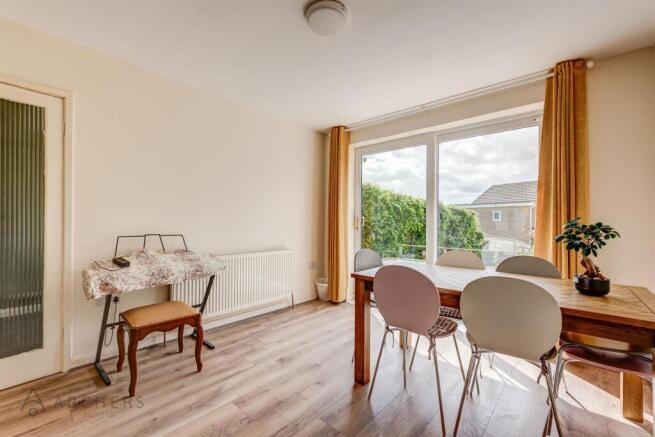 3 bed Semi-Detached for sale Image 9