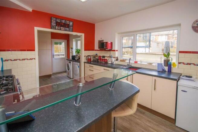 KITCHEN/BREAKFAST ROOM