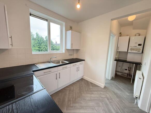 2 bed Semi-Detached to rent Image 5