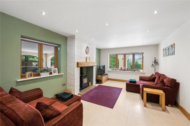 6 bed Detached for sale Image 4