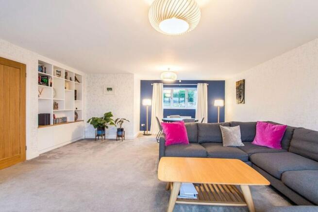 5 bed Detached for sale Image 12