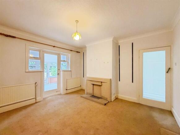 3 bed Semi-Detached for sale Image 6