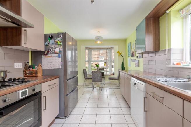 5 bed Detached for sale Image 4