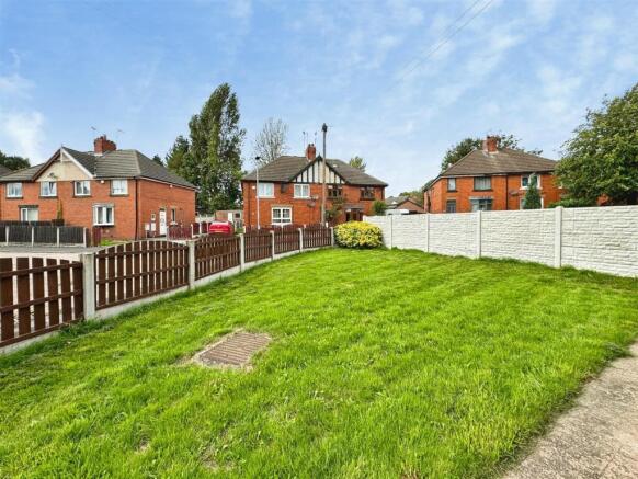 4 bed Semi-Detached for sale Image 4