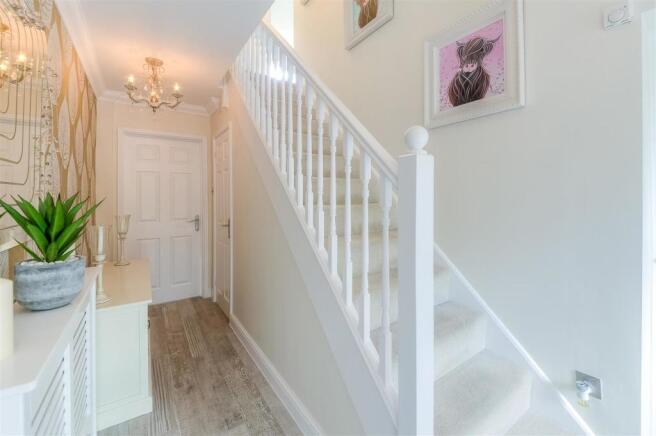 9 Tadcaster Close, Hall